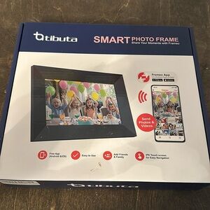 New in the box 8 inch smart photo frame